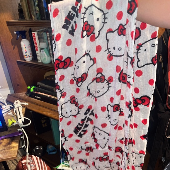 Hello Kitty Scarf - Picture 7 of 8